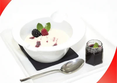 Mus z&nbsp;kaszy manny z&nbsp;konfiturą