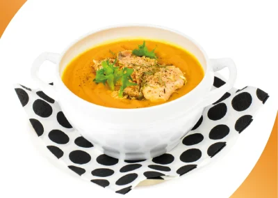 Krem dyniowy z&nbsp;pieczonym łososiem z&nbsp;płatkami migdałowymi