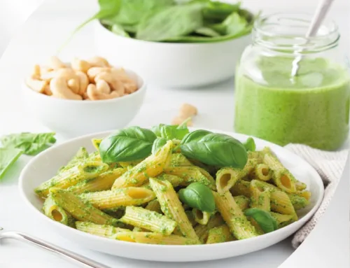 Makaron z pesto z awokado i szpinaku
