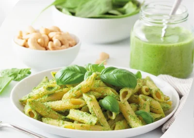 Makaron z&nbsp;pesto z&nbsp;awokado i&nbsp;szpinaku